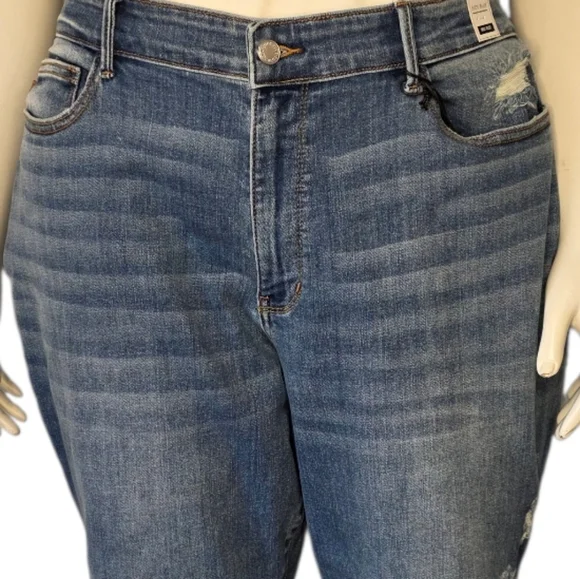Judy Blue Paul Mid Rise Boyfriend Jeans 22W Distressed Vintage Wash NWT - Picture 2 of 10